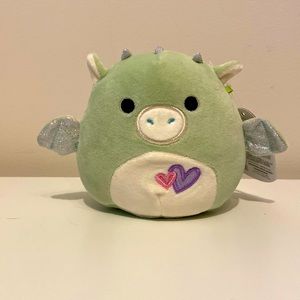 Drew squishmallow valentines dragon with hearts Brand New